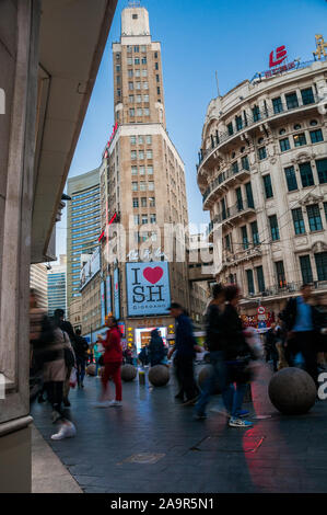 Die I Love Shanghai unterzeichnen auf der Giordano store at 627 East Nanjing Road gerade aus Shanghai's geschäftigen Nanjing Fußgängerzone. Stockfoto