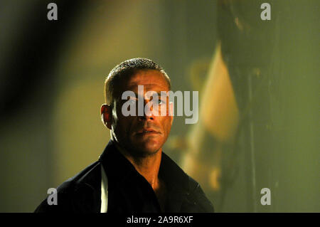 JEAN-CLAUDE VAN DAMME in der Spur des Todes (2004), Regie: Philippe MARTINEZ. Credit: BAUER MARTINEZ STUDIOS/FRAME WERK PRODUKTION GMBH & CO. KG/Glück/Album Stockfoto