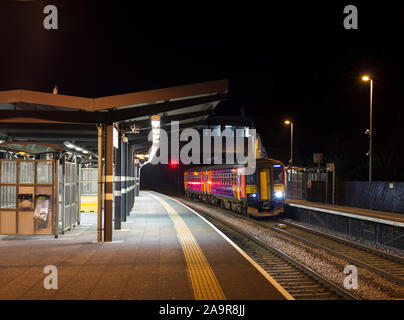 2 East Midlands railway Klasse 153 Sprinter Züge, die in East Midlands Parkway Bahnhof (Ratcliffe auf Soar) Stockfoto