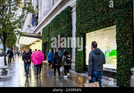 Weihnachten Fenster zeigt im Kaufhaus Selfridges in der Oxford Street London UK Foto aufgenommen von Simon Dack Stockfoto