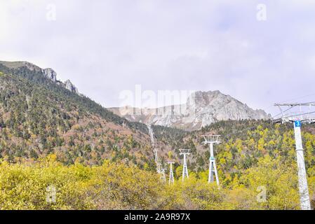 Blick auf die Gipfel des Shika Snow Mountain im Shangri-La Stockfoto