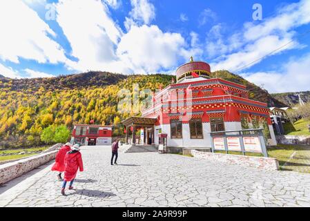 Tibetan-Style Kabel Station Shika Snow Mountain im Shangri-La Stockfoto