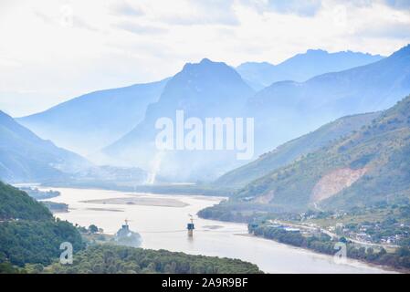 Landschaft der ersten Biegung des Yangtse Flusses im Shangri-La Stockfoto