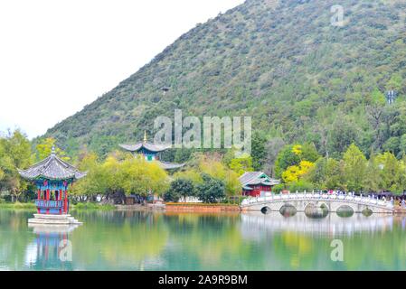 Black Dragon Pool in der Nähe von Lijiang Altstadt in der Provinz Yunnan Stockfoto