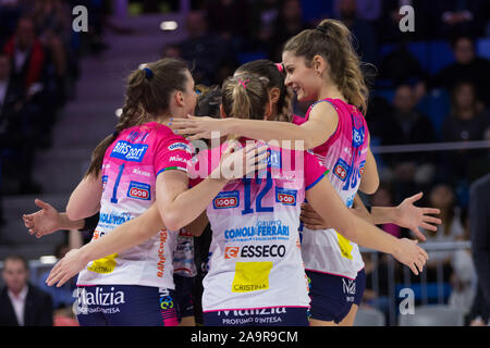 November 16, 2019, Milano, Italien: Igor Gorgonzola novaraduring Imoco Volley Conegliano vs Igor Volley Novara, Italienischer Supercup Frauen in Mailand, Italien, 16. November 2019 - LPS/Elisa Calabrese (Credit Bild: © Elisa Calabrese/LPS über ZUMA Draht) Stockfoto