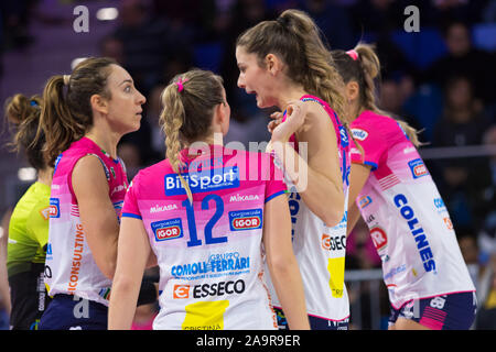 Mailand, Italien. 16 Nov, 2019. igor Gorgonzola novaraduring Imoco Volley Conegliano vs Igor Volley Novara, Italienischer Supercup Frauen in Mailand, Italien, 16. November 2019 - LPS/Elisa Calabrese Credit: Elisa Calabrese/LPS/ZUMA Draht/Alamy leben Nachrichten Stockfoto