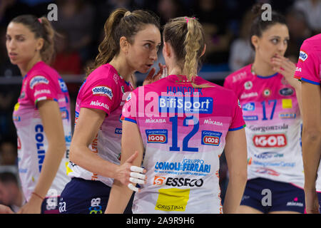 Mailand, Italien. 16 Nov, 2019. igor Gorgonzola novaraduring Imoco Volley Conegliano vs Igor Volley Novara, Italienischer Supercup Frauen in Mailand, Italien, 16. November 2019 - LPS/Elisa Calabrese Credit: Elisa Calabrese/LPS/ZUMA Draht/Alamy leben Nachrichten Stockfoto