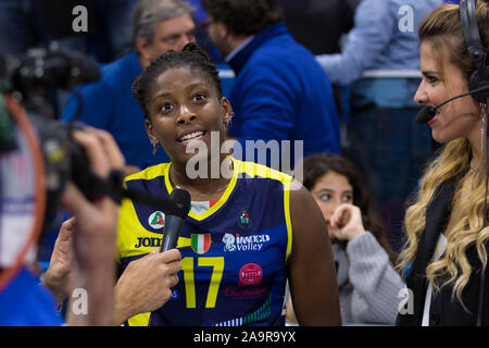 November 16, 2019, Milano, Italien: Miriam Sylla, imoco volley Conegliano, während Imoco Volley Conegliano vs Igor Volley Novara, Italienischer Supercup Frauen in Mailand, Italien, 16. November 2019 - LPS/Elisa Calabrese (Credit Bild: © Elisa Calabrese/LPS über ZUMA Draht) Stockfoto