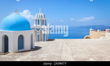 Ein Bild von einem schönen Santorini View mit Kirche Stockfoto