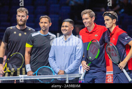 O2, London, UK. 17. November 2019. Pierre-Hugues Herbert (FRA) und Nicolas Mahut (FRA) vs Raven Klaasen (RSA) und Michael Venus (NZL) im Doppel Meisterschaft übereinstimmen. Credit: Malcolm Park/Alamy Leben Nachrichten. Stockfoto