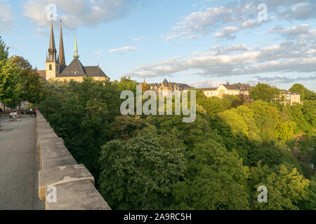 Die Stadt Luxemburg/Luxemburg - 10. August, 2019: Blick auf die Skyline der Stadt mit ihren vielen historischen Gebäuden Stockfoto