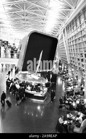 Schweiz: Abflughalle Lounge für Passagiere am Flughafen Zürich Stockfoto