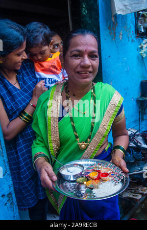 Indische Menschen feiern während Janmashtami Festival in Mumbai Indien Stockfoto