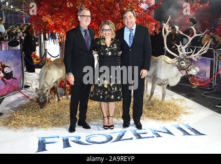 Chris Buck, Jennifer Lee und Peter Del Vecho die Teilnahme an der Europäischen Uraufführung von gefrorenen 2 am BFI South Bank, London statt. Stockfoto