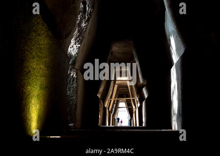 Bacoli, Neapel. 20. September 2019. Der Eingang zum berühmten Höhle des Cumaean Sibyl, die Priesterin des Orakel des Apollo. Stockfoto