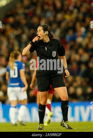 Anfield, Liverpool, Merseyside, UK. 17. Nov, 2019. Frauen Super League Fußball -, Liverpool Frauen versus Everton; Schiedsrichter Amy Fearns - Redaktionelle Verwendung Credit: Aktion plus Sport/Alamy leben Nachrichten Stockfoto