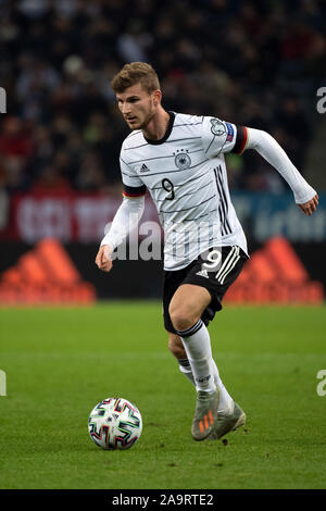 16 November 2019, Nordrhein-Westfalen, Mönchengladbach: Fußball: EM-Qualifikation, Deutschland - Belarus, Gruppenphase, Gruppe C, 9. Spieltag im Borussia Park. Deutschlands Timo Werner spielt den Ball. Foto: Federico Gambarini/dpa Stockfoto