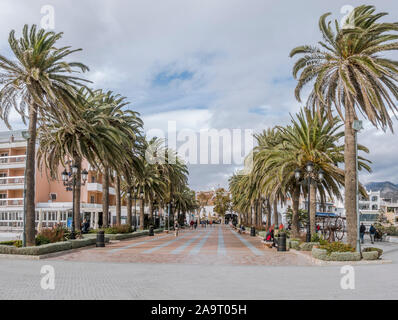 Nerja, Balcon de Europa, beliebte View Point in der Küstenstadt Nerja, Costa del Sol, Provinz Malaga, Andalusien, Spanien. Stockfoto