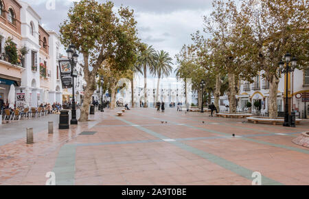 Nerja, Balcon de Europa, beliebte View Point in der Küstenstadt Nerja, Costa del Sol, Provinz Malaga, Andalusien, Spanien. Stockfoto