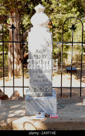 Denkmal in der Töpfer Fied Abschnitt von Linwood Friedhof, Glenwood Springs, Colorado. Das Denkmal ist zu Doc Holliday, Stockfoto