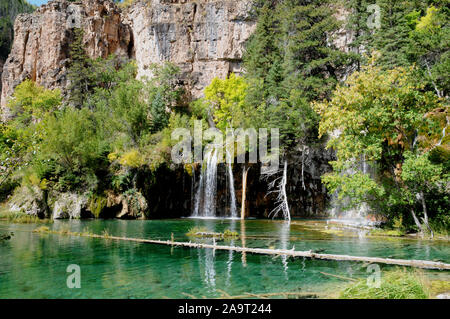 Hanging Lake, Glenwood Canyon in der Nähe von Glenwood Springs Colorado ist ein seltenes Beispiel einer Travertin geologische Formation. Stockfoto