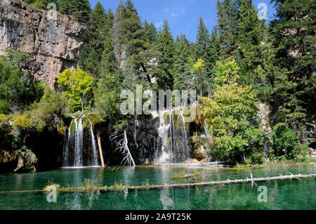 Hanging Lake, Glenwood Canyon in der Nähe von Glenwood Springs Colorado ist ein seltenes Beispiel einer Travertin geologische Formation. Stockfoto