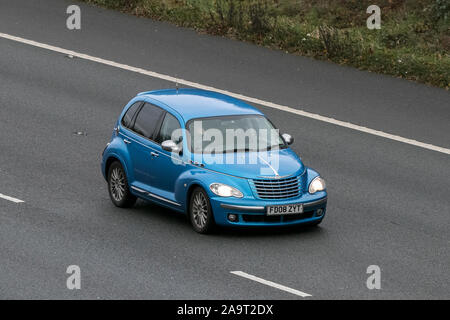 Chrysler PT Cruiser Limited Crd Limousine Auto unterwegs Richtung Süden auf der M61-Autobahn in der Nähe von Manchester, UK. Stockfoto