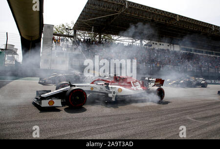 Sao Paulo, Brasilien. 17. Nov, 2019. Motorsport: FIA Formel Eins-Weltmeisterschaft 2019, Grand Prix von Brasilien, 07 Kimi Räikkönen (Fin), Alfa Romeo Racing C38, | Nutzung der weltweiten Kredit: dpa/Alamy leben Nachrichten Stockfoto