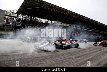 Sao Paulo, Brasilien. 17. Nov, 2019. Motorsport: FIA Formel Eins-Weltmeisterschaft 2019, Grand Prix von Brasilien, 07 Kimi Räikkönen (Fin), Alfa Romeo Racing C38, | Nutzung der weltweiten Kredit: dpa/Alamy leben Nachrichten Stockfoto