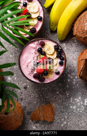 Frozen Dessert schön Creme mit Acai Stockfoto