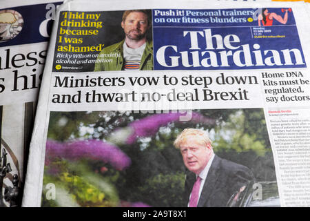 Guardian Schlagzeile Kabinett "die Minister Gelübde auf Schritt und keine-deal Brexit' am 22. Juli 2019 in London UK Großbritannien vereiteln Stockfoto