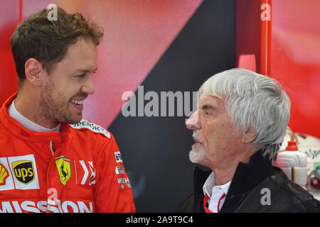 Sao Paulo, Brasilien. 16 Nov, 2019. Sebastian Vettel (Ger), Scuderia Ferrari SF 90, Porträt chatten mit ECCLESTONE Bernie (GBR), ehemaliger CEO der Formel 1 Gruppe während der 2019-Formel-1-Weltmeisterschaft, Brasilien Grand Prix vom 15. bis 17. November in Sao Paulo, Brasilien | Verwendung der weltweiten Kredit: dpa/Alamy leben Nachrichten Stockfoto