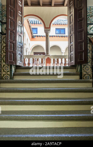 Almendralejo, Spanien. 26. Januar 2018: Rathaus Gebäude ehemaligen Palast der Monsalud, Almendralejo, Badajoz, Spanien. Treppen Stockfoto