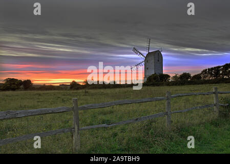 Sonnenuntergang am Ashcombe Mühle, Kingston, East Sussex, England Stockfoto