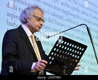 Mailand, Italien. 17. Nov, 2019. Mailand, BOOKCITY 2019 Im Foto: Amin Maalouf Credit: Unabhängige Fotoagentur/Alamy leben Nachrichten Stockfoto