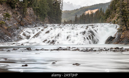 Bug fällt Lange Belichtung Panoramablick Banff, Alberta, Kanada Stockfoto