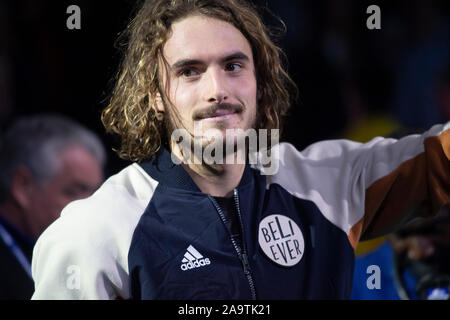 O2, London, UK. 17. November 2019. Stefanos Tsitsipas gewinnt den 2019 Nitto ATP besiegte Dominic Thiem. Credit: Malcolm Park/Alamy Leben Nachrichten. Stockfoto