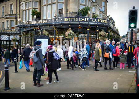 Stadt Harrogate North Yorkshire England Großbritannien Stockfoto