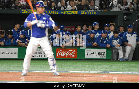 Tokio, Japan. 17. Nov, 2019. Südkoreanische Spieler suchen vor dem abschließenden Spiel, in dem die koreanische Mannschaft gegen Japan am World Baseball Softball Eidgenossenschaft Premier 12 Baseball Turnier finale im Tokyo Dome in Japan am Sonntag November verliert. 17., 2019. Foto: Ramiro Agustin Vargas Tabares Credit: Ramiro Agustin Vargas Tabares/ZUMA Draht/Alamy leben Nachrichten Stockfoto