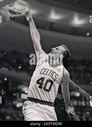 Boston Celtics Dino Rada Kerben im Spiel gegen die Denver Nugetts im Fleet Center in Boston, Ma USA Foto von Bill belknap Stockfoto