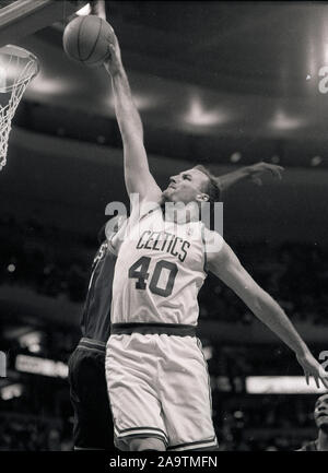 Boston Celtics Dino Rada Kerben im Spiel gegen die Denver Nugetts im Fleet Center in Boston, Ma USA Foto von Bill belknap Stockfoto