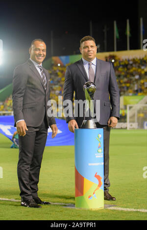 Brasilia, Brasilien. 17. Nov, 2019. Cafu und Ronaldo mit der FIFA U17-WM. Bezerrão Stadion. Brasilia DF. (Foto: Reinaldo Reginato/Fotoarena) Credit: Foto Arena LTDA/Alamy leben Nachrichten Stockfoto