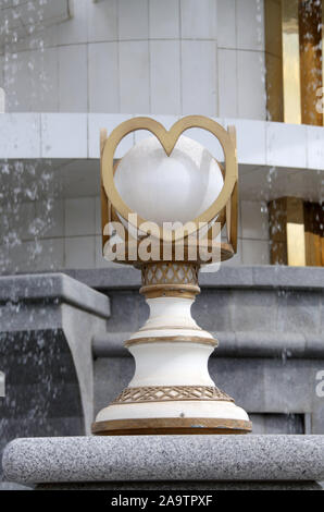 In Herzform Detail aus einem Brunnen in der Stadt Aschgabat, die als Stadt der Liebe bekannt ist. Stockfoto