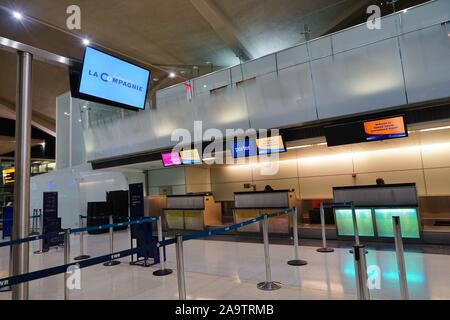 NEWARK, NJ-11 Nov 2019 - Blick auf den Check-in-Bereich für Französisch business class nur Airline La Compagnie (B0) an der Newark Liberty International Airport Stockfoto