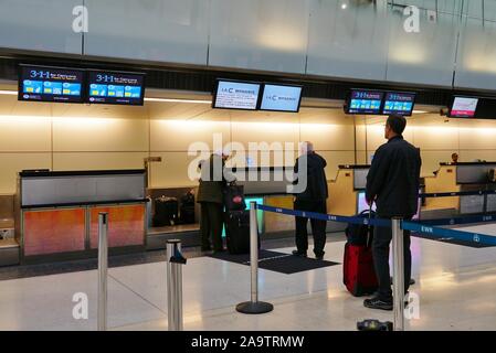 NEWARK, NJ-11 Nov 2019 - Blick auf den Check-in-Bereich für Französisch business class nur Airline La Compagnie (B0) an der Newark Liberty International Airport Stockfoto