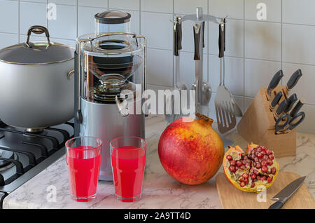 Granatapfelsaft und elektrische Saftpresse am Küchentisch. 3D-Rendering Stockfoto