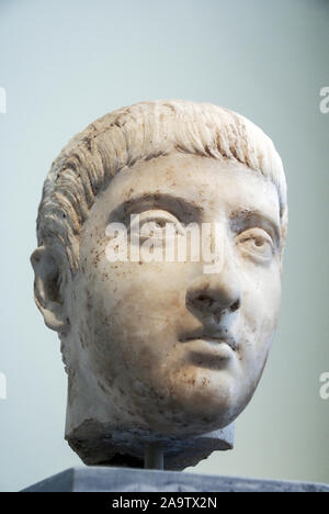 Büste oder Leiter eines männlichen Statue - Nationalen Archäologischen Museum, Athen, Griechenland. - Möglicherweise Kaiser Trajan Stockfoto