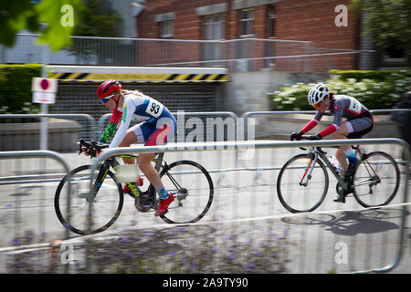 Christchurch, Canterbury, Neuseeland, 17. November 2019: Wettbewerber sind in einer Gruppe schließen, wie Sie komplette eine weitere Runde in der Innenstadt Stockfoto