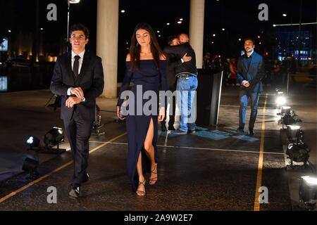 Spanien. Nov, 2019 18. Marc Marquez und seine Freundin Lucia Rivero Anreisen zu den FIM-Preisverleihung nach dem Gran Premio Motul de la Comunitat Valenciana im Palacio de Congresos am 17. November 2019 in Valencia, Spanien. Credit: CORDON PRESSE/Alamy leben Nachrichten Stockfoto