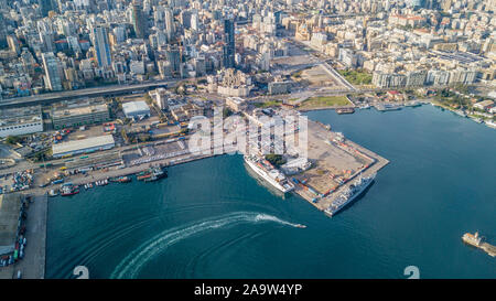 Kreuzfahrtschiff im Hafen, Beirut, Libanon Stockfoto